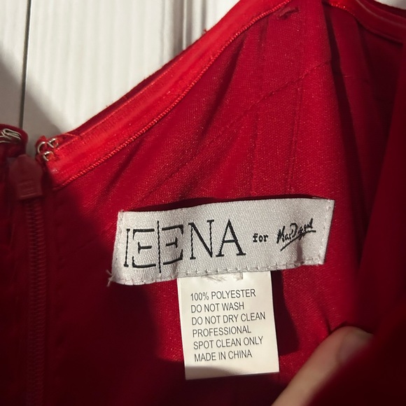 Red Dress - Picture 4 of 7